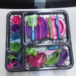 Jouets de vaisselles 28 pièces pour fille multicolore dans une boite