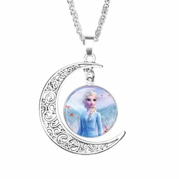 Collier mignon avec pendentif lune et portrait d'Elsa Reine des Neiges avec un fond blanc