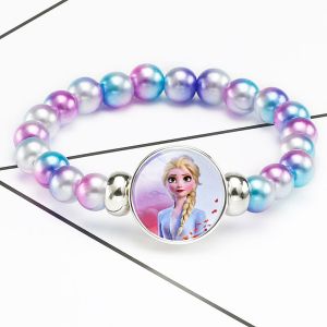 Bracelet rose et bleu en perles avec l'image d'Elsa la reine des Neiges