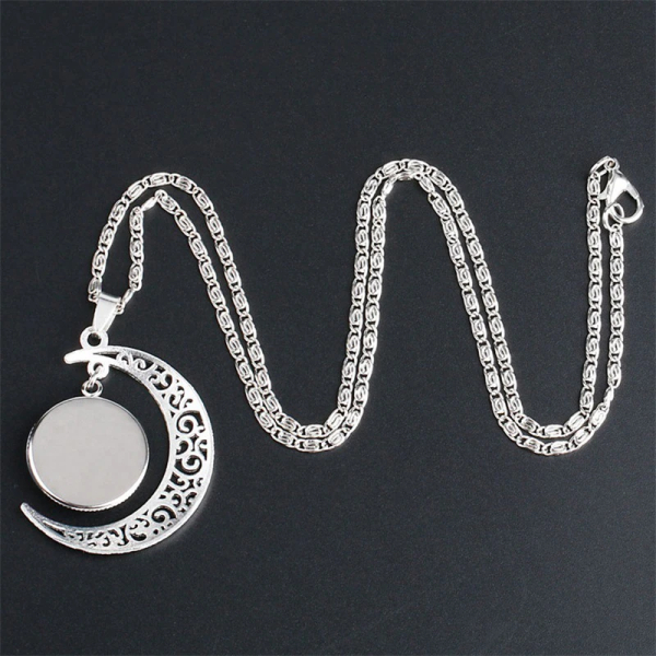 Collier mignon avec pendentif lune la Petite Sirène IMG 06 23 collier mignon pendentif lune portrait anna reine neiges dos