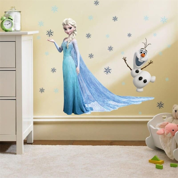 Sticker mural à motif Elsa et Olaf pour fille sur un mur dans une maison