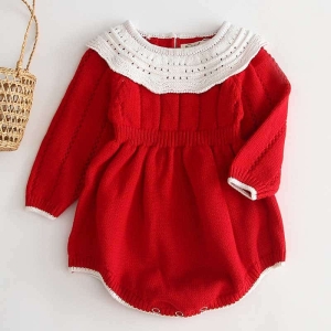 Barboteuse tricotée rouge et blanc pour fille