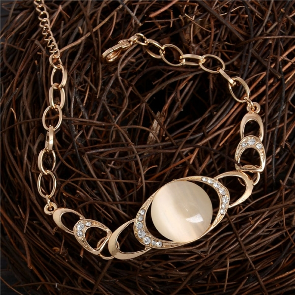Bracelet en chaîne luxe de couleur or avec des perles