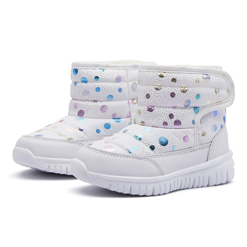 Un pair de bottes blanches de neige pour fille avec de petites balles colorées pour motif