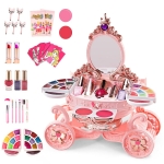 Coiffeuse à maquillage pour fille rose, avec sur le côté gacuhe chaque accessoire inclus (palette de maquillage, pinceaux, rouges à lèvres..)
