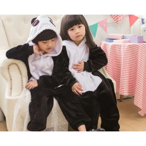 Combinaison pyjama polaire chaud et mignon à dessin animé pour filles, porté par une petite fille et un petit garçon.