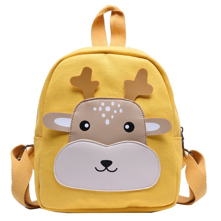 Un sac à dos jaune avec un visage mignon de renne pour fille. Le visage d'animal est de couleur beige et marron. Il a une hanse sur le dessus et deux bandoulières à l'arrière.