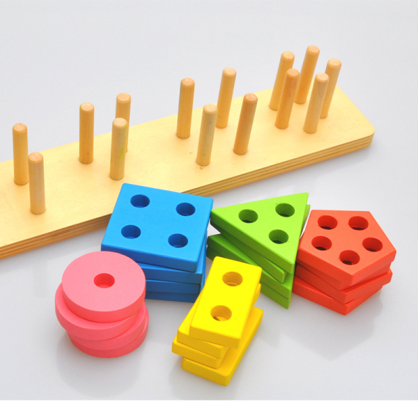 Jeux Montessori en bois colorée pour apprendre les formes géométriques pour petites filles img jeux montessori en bois coloree en forme geometrique pour petites filles 02