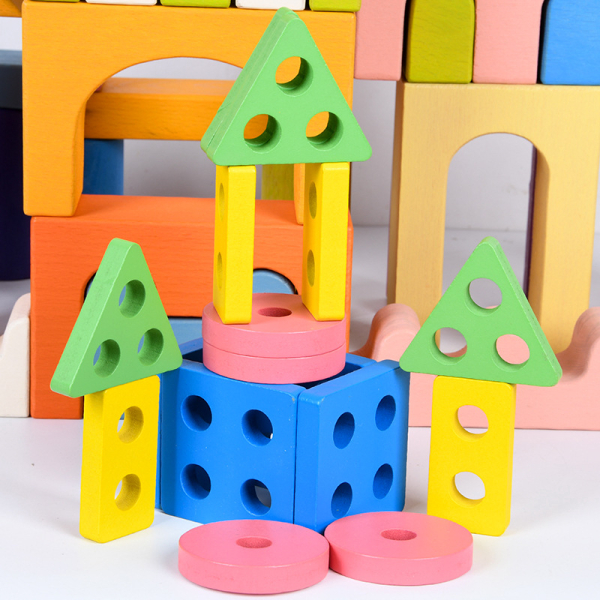 Jeux Montessori en bois colorée pour apprendre les formes géométriques pour petites filles img jeux montessori en bois coloree en forme geometrique pour petites filles 04