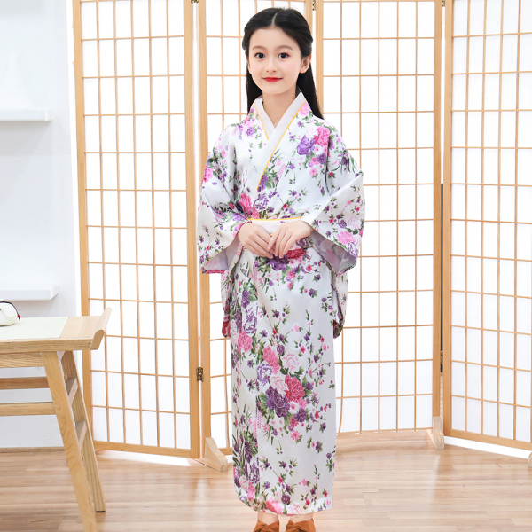 Kimono fille blanc traditionnel avec motif fleuri 86223260 a942 4485 84bb c777294b5fe3