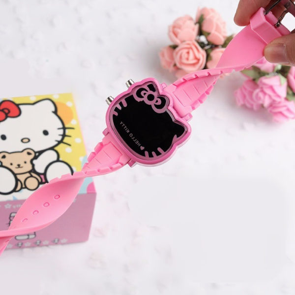 Montre en silicone pour fille rose, hello Kitty, présentée avec le bracelet entortillé pour montrer sa souplesse