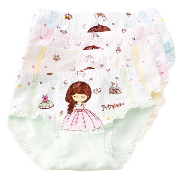 Lot de quatre culottes pour fille sur fond blanc, vert pastel, bleu pastel, rose pastel et jaune pastel avec motif princesse aux longs cheveux bruns yeux fermés en robe de bal rose et motif château plus annotation Princess