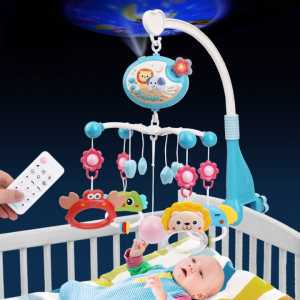 Mobile musical pour berceau de bébé fille avec un fond bleu foncé et un bébé dans son berceau