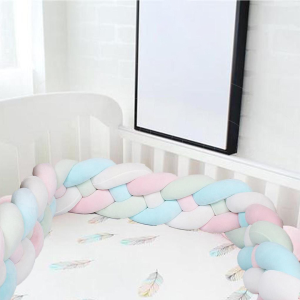 Tour de lit bébé tressé multicolore pour fille img Tour de lit bebe tresse multicolore pour fille 02