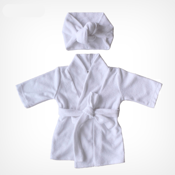 Peignoir en éponge blanc avec ceinture et bandeau assorti