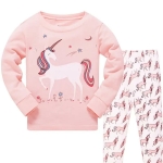 Pyjama rose à motif licorne avec t-shirt à manches longues et pantalon