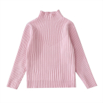 Pull côtelé rose à manches longues et col montant, sur fond blanc