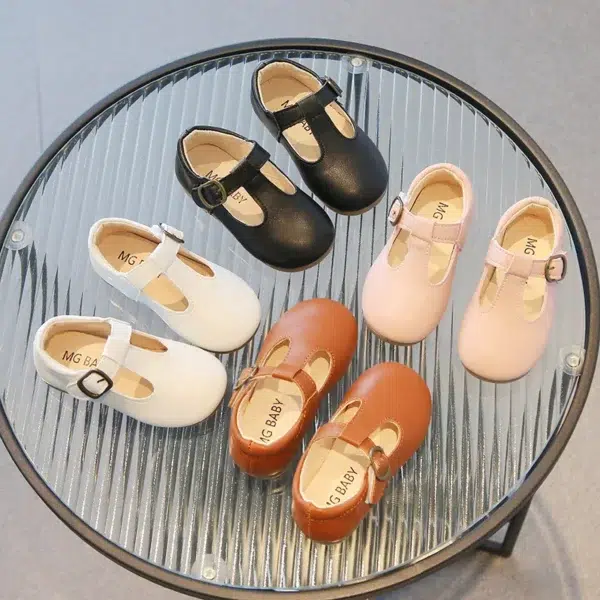 Mocassin solide en cuir pour fille avec petite boucle au-dessus du pied