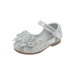 Ballerines argentées pour fille, décorées de perles et strass étincelants, avec un papillon scintillant sur le dessus, parfaites pour une touche élégante et festive.