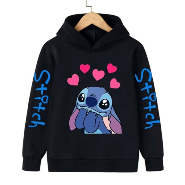 Sweat à capuche Stitch noir pour fille avec stitch et des cœurs roses, et "stitch" écrit en ble sur les manches.
