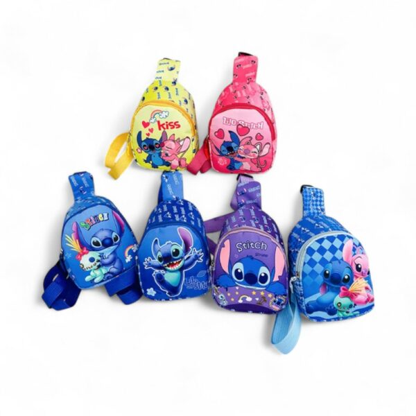 6 Sacs bananes pour enfant à l'éffigie de Stitch, design coloré et fermeture zippée sécurisée.