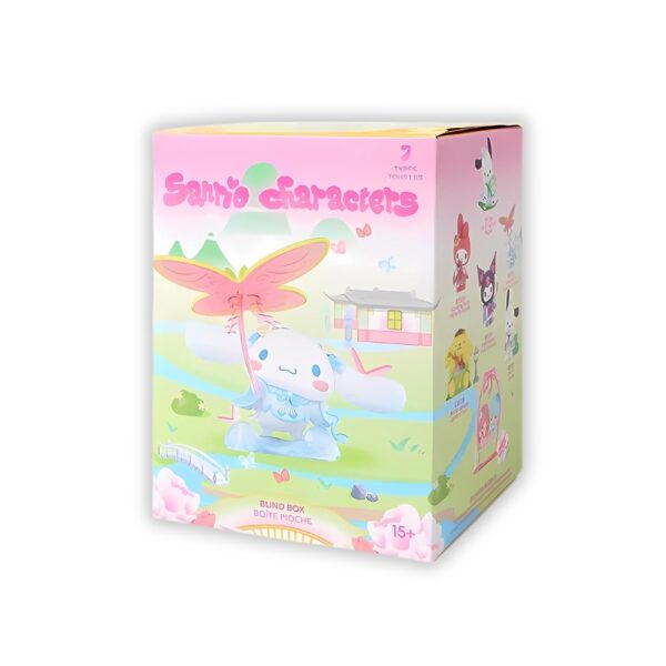 mystery box miniso sanrioet noir sur un fond blanc