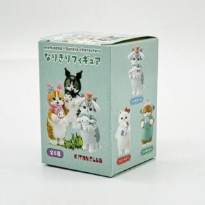 Boîte verte de blind box Mofusand x Sanrio avec six illustrations de chats déguisés en personnages célèbres comme Hello Kitty, Kuromi et My Melody.