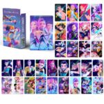 Jeu de 30 cartes K-pop Demon Hunters et le paquet en haut à gauche. Sur fond blanc.