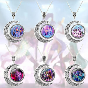 Lot de 6 colliers K-pop Demon Hunters pendentif lune avec au centre un médaillon rond illustré d'une image de l'univers du film et une chaine en métal. Le fond est pastel.