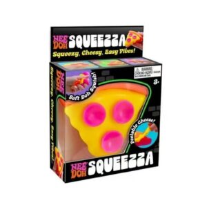 Packaging noir Needoh avec à l'intérieur un squishy en forme de part de pizza, jaune avec des petits points roses dessus